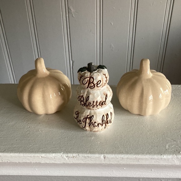 NWT- 2 Cream Crackle & 1 Be Blessed Be Thankful Stacked Pumpkin Decorations Set - Picture 3 of 17